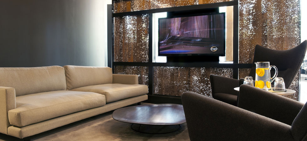 LOUNGE ACT